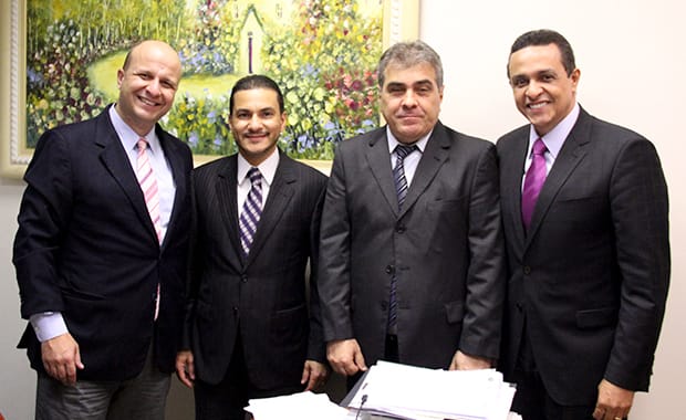 Pereira, Francisco e Souza com o vereador e presidente estadual do PHS, Benko