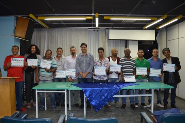 Deputado Roberto Sales participou de reunião com representantes da Liga Gonçalense de Capoeira para debater sobre a regulamentação do Estatuto da Igualdade Racial e as carências do esporte no município.