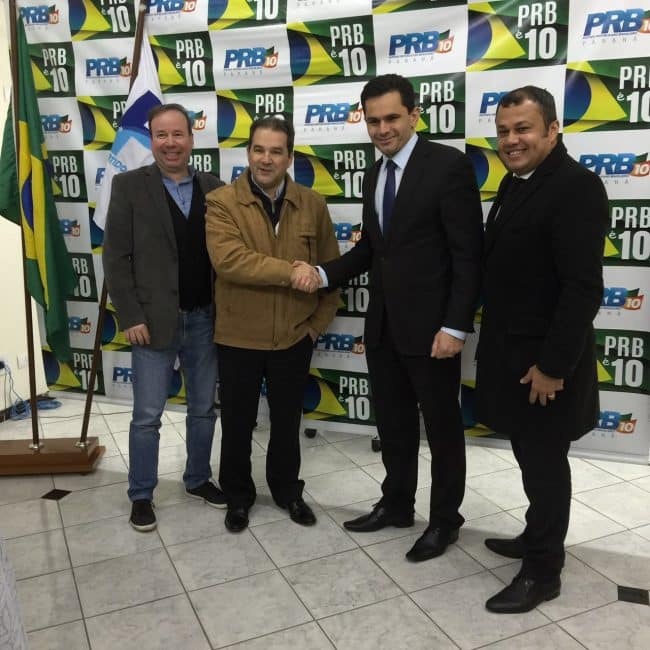 Em um dos encontros, estiveram reunidos Dr. Juliano (PRB); o presidente nacional interino do PRB, Eduardo Lopes; o deputado Márcio Pacheco e Fábio Santos, presidente estadual do PRB no Paraná
