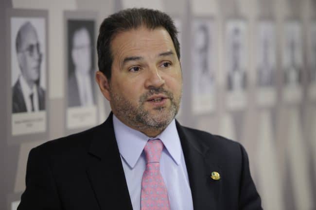 Senador Eduardo Lopes (PRB-RJ) concede entrevista.


Foto: Edilson Rodrigues/Agência Senado